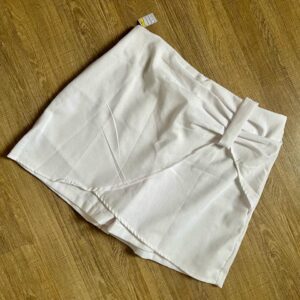 Short Saia Social Branco em Alfaiataria